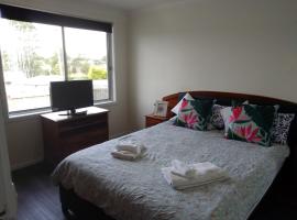 Platypus Heaven Waratah Waterfall Retreat Unit 3 Free Pay TV Free Bottle Wine, Hotel in Waratah