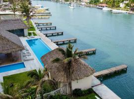 Lujoso Penthouse con alberca vista incre&iacute;ble al Mar y Rio en el Estero, alojamiento con cocina en Boca del R&iacute;o