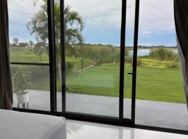 Casa con Piscina sobre Laguna Brava - Tranquilidad y Naturaleza en Barrio Privado, chata v destin&aacute;cii Corrientes
