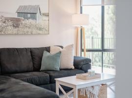 Blackwood at Boardwalk Villas, hotel with hot tubs in Metung