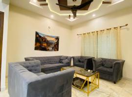 Luxurious Villa In Bahria Town Karachi 2, hotel v destinaci Karáčí