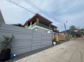 Mountain breeze villa phuket