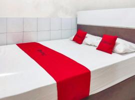 RedDoorz at DST RSU Banjar Guest House Syariah、Patarumanのホテル
