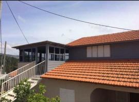 פינה קטנה ורומנטית, casa de campo em Shlomi