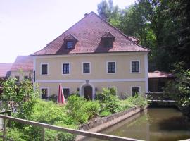 Landhotel Kahrmühle, cheap hotel in Pressath