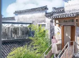 Hongcun old street Country House