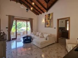Sunny Villa