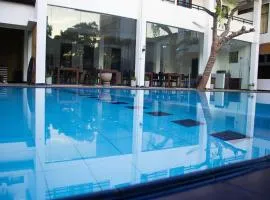 Woodnest Windmill Beach Hotel
