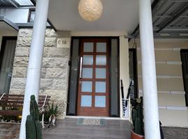 Dea's House Homestay, hotel v destinaci Blimbing