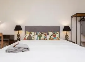 KAYA Zurich Apartment 2A - Downtown 2BR Apt with Balcony