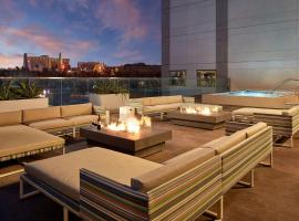 安纳海姆度假村/会议中心万豪原住客栈，位于安纳海姆的酒店