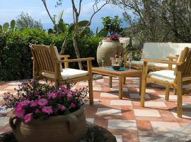 Splendida villa in riva al mare, hotel a Orosei