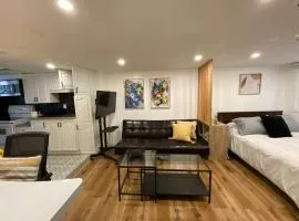 Waterloo Private 1 BR near University