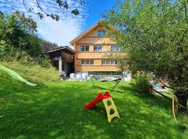 Grosses Ferienhaus für traumhafte Familienferien im Appenzellerland, Hotel in Speicher