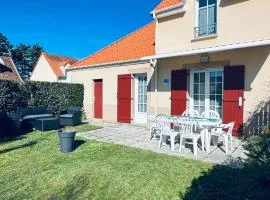 Maison avec jardin dans résidence fermée