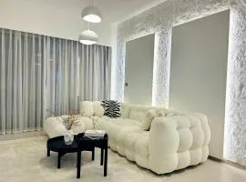 Luxury 1BR Apt Best view Infinity Pool Burj Khalifa with Balcony