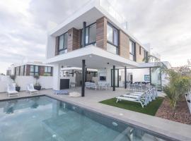 Aqua 4 Bedrooms, hotel v destinaci Paralimni