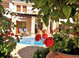 'Villa Xenia' HG25 - Relax and Enjoy the Golf Resort, resort i Kouklia
