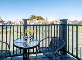 2 Bell Lodge, Thorpeness, hotel in Thorpeness