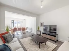 Chic and Comfy 4 Bedroom Stay Baylis Road