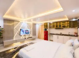 Spacious studio with balcony, 10mins to the beach