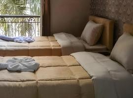 MBZ - Pretty Sharing Room