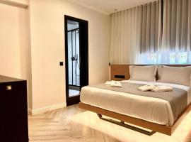 Triple A - Psiri Urban Lifestyle Studios at Theatrou Square IV Free Parking!, hotel en Atenas