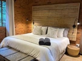 Wild Fig Cottage with Tickle Tub in Hartbeespoort, hotel con tinas de hidromasaje en Pelindaba