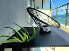 BLACK & WHITE SeaSide House Kalamia