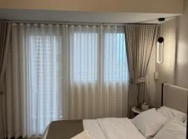 New 1BR Condo Near Venice Canal & BGC with Balcony - 7e