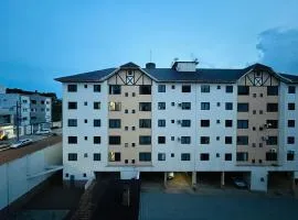 Apartamento mobiliado no centro com ar portátil e internet