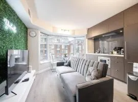 Discounted Elegant Yorkville Suite