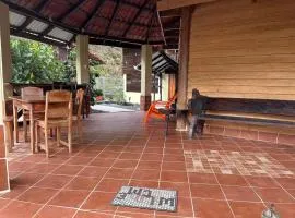 Villa Rancho con Río Privado