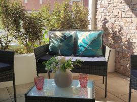 Appartement neuf à 100 m de la plage - New 100m from beach, Hotel in Fréjus