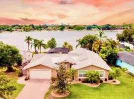 4bed Orlando Lakefront House with Pool near Downtown
