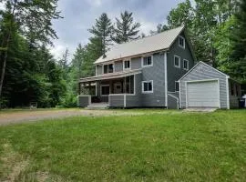 157SL Peaceful Franconia Notch forest retreat near Cannon privacy and comfort Pool gym passes