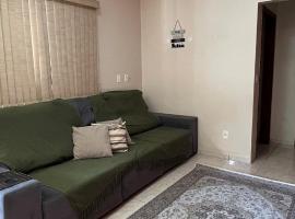 Casa com piscina bem localizada, מלון באנאפוליס