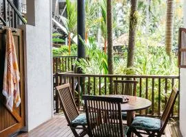 Hibiscus Five - A Balinese vibe!