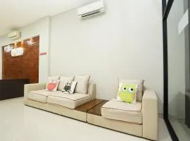 Super OYO Capital O 449 The Colins