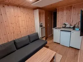 Nauji studio tipo apartamentai su privačiu wc ir vonios kambariu