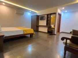 3Empire Room with Common Pool