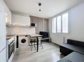 T2 idéal pour concerts, matchs & salons à Lyon !, hotell sihtkohas Décines-Charpieu