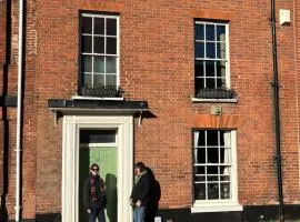 Charming 1 bed loft in 16C house in city centre