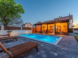Beautiful Home In Skabrnja
