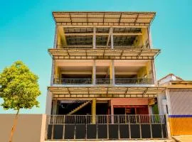 Super OYO 1759 Family Residence