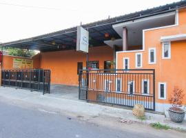 OYO 1594 Al Firdausi Residence, hotel v destinaci Banyuwangi