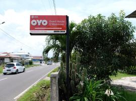 OYO 1853 Guest House D'makmoer、タンジュンパンダンのホテル