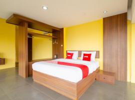 Capital O 1973 Guest House Toserba Selamat Syariah Pelabuhan Ratu, hotel v destinaci Sukabumi