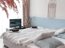 Boho Studio 4 pools 10min to the beach