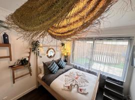 Magic suite avec Balnéo, Sauna et terrasse, hotel a Reims